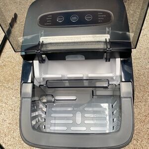 Sleek Stainless steel Ice Maker by [Govee]